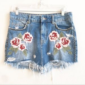 Free People Floral Embroidered Jean Skirt Raw Hem Denim Cotton Mini Size 27